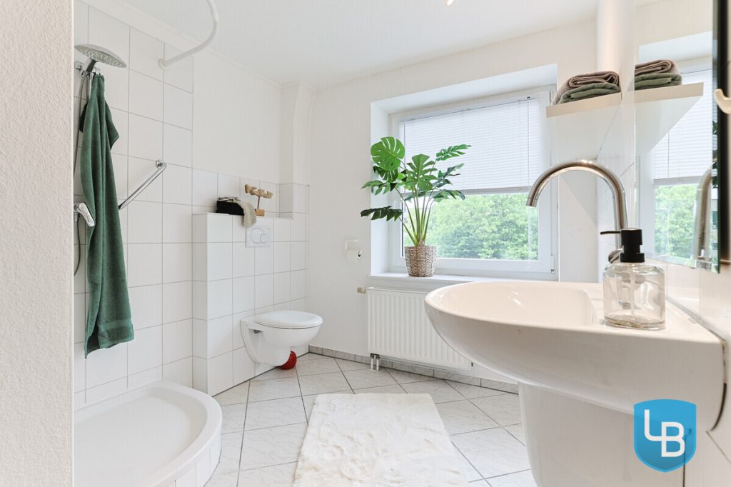 Immobilienangebot - Kiel / Mettenhof - Alle & Rest (Wohnen) - Mehr Platz geht nicht! Reihenendhaus mit Einliegerwohnung und Doppelgarage in Kiel-Mettenhof!