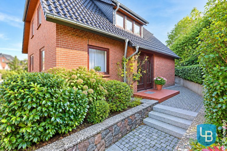 Immobilienangebot - Plön - Alle & Rest (Wohnen) - Zentrumsnah in Plön – Großzügiges Einfamilienhaus mit Ausblick