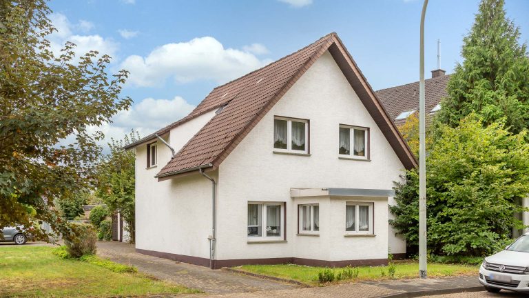 thater IMMOBILIEN GmbH - Immobilienangebot - 33104 Paderborn - Schloß Neuhaus - Einfamilienhaus - 5550 | Einfamilienhaus in 33104 Schloß Neuhaus