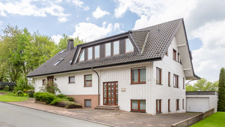 Thater Immobilien GmbH - Immobilienangebot - Bad Wünnenberg - Alle - 5771 | Wohnhaus mit vielen Möglichkeiten in 33181 Bad Wünnenberg - Für Käufer provisionsfrei!