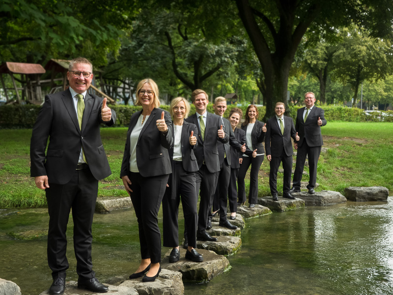 team-thater-immobilien-alle-daumen-hoch-padersteine