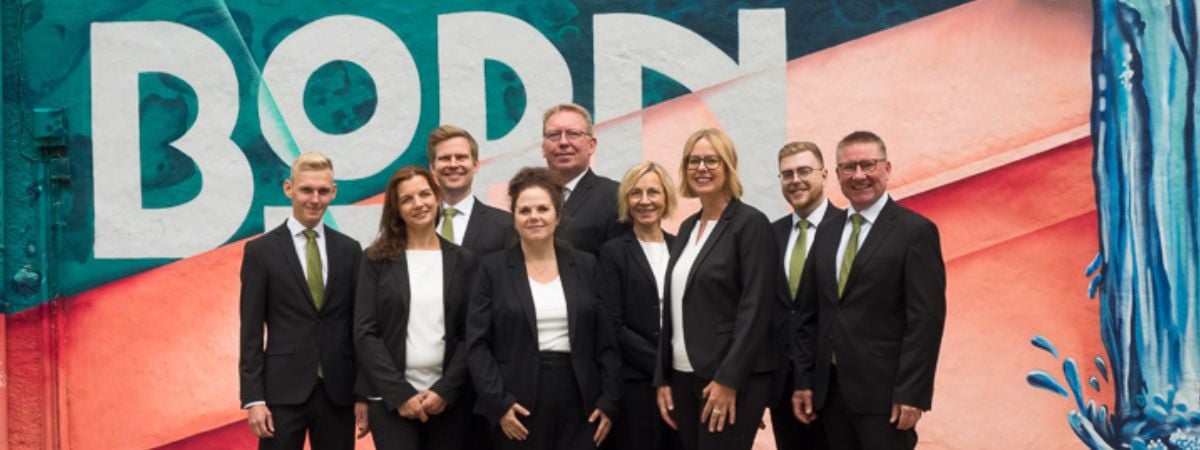 Team thater IMMOBILIEN vor Paderborn Graffiti