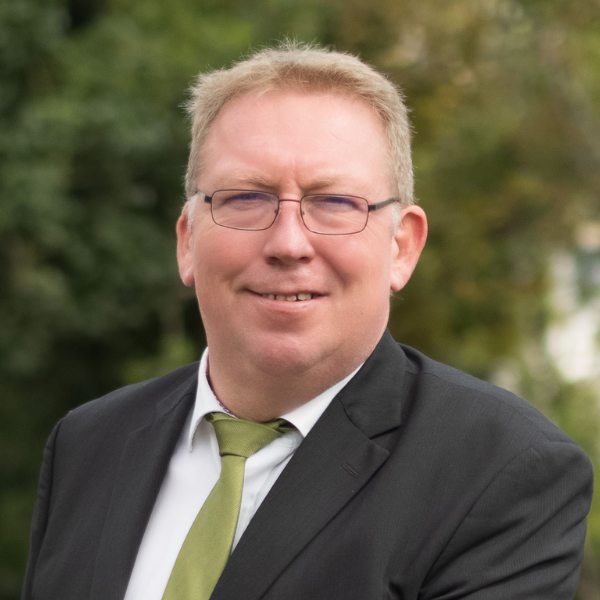 Christoph Wietfeld - Portraitfoto - Immobilienwertermittler bei thater IMMOBILIEN in Paderborn