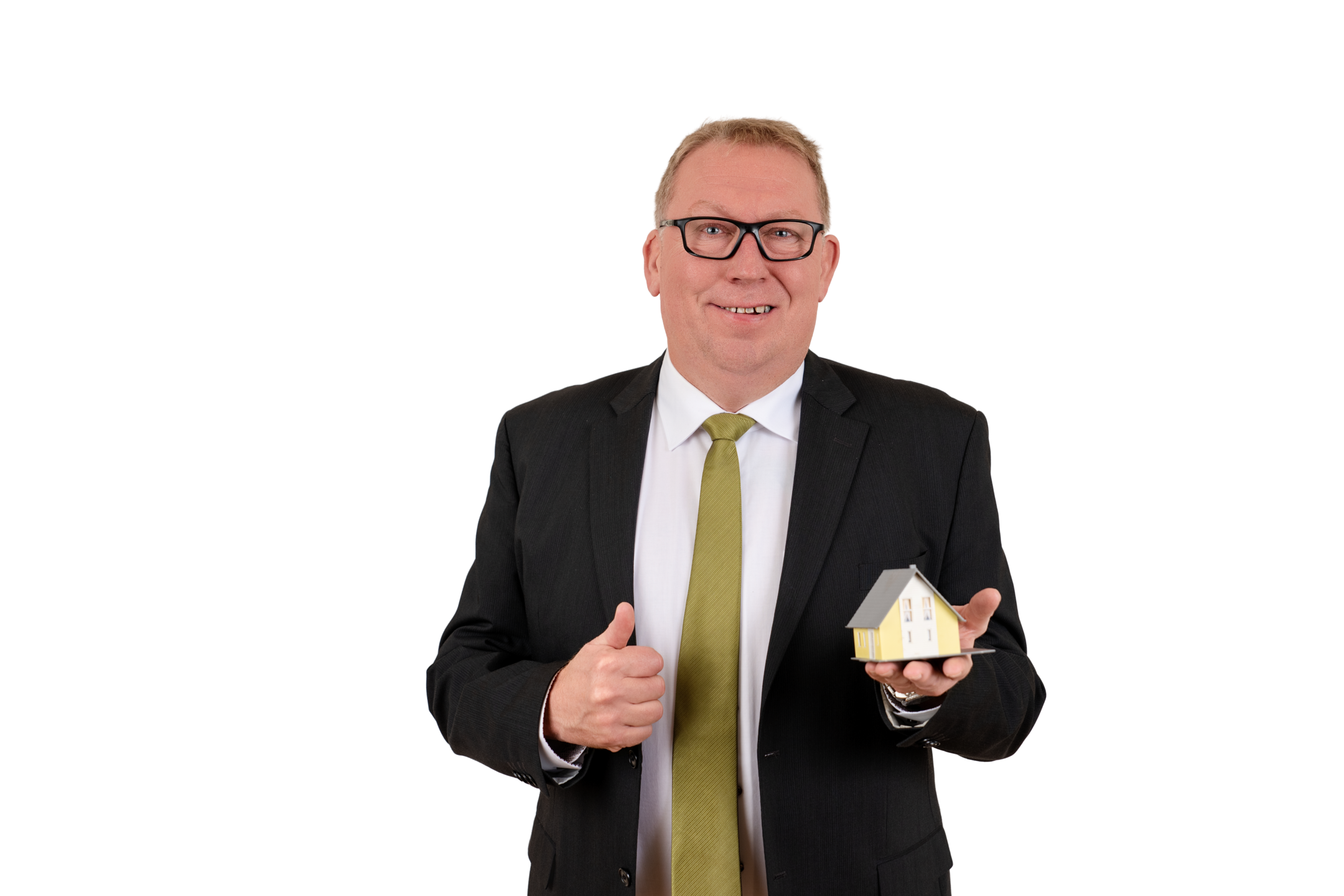Christoph Wietfeld mit Haus - thater IMMOBILIEN