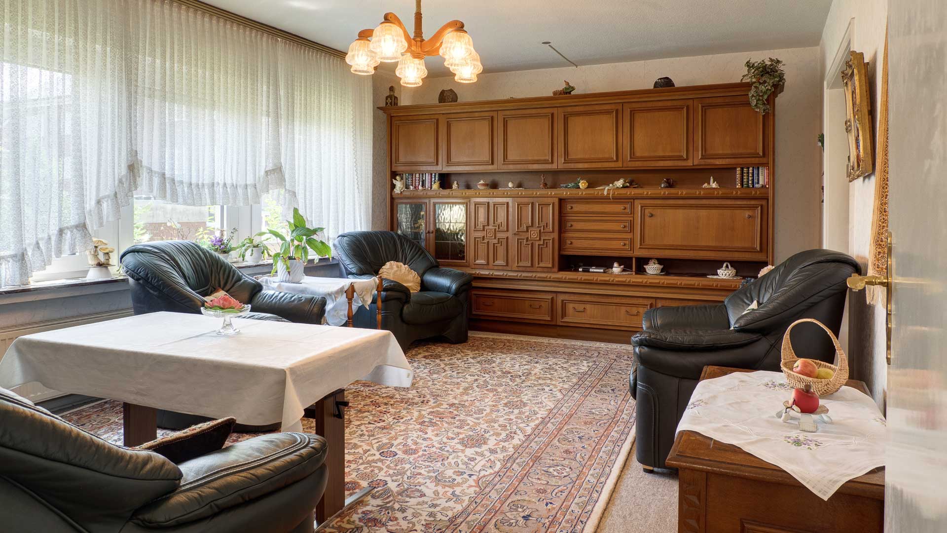 Thater Immobilien GmbH - Immobilienangebot - Paderborn - Grundstücke - 6351 | Bauplatz mit Einfamilienhaus zu kaufen Schloß Neuhaus