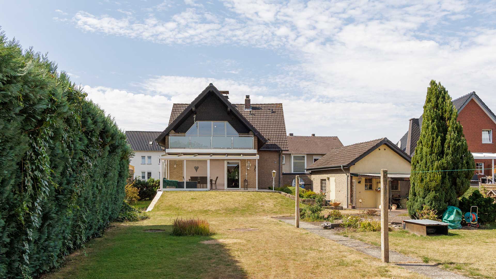 Thater Immobilien GmbH - Immobilienangebot - Paderborn - Häuser - 6356 | Zweifamilienhaus / Baugrundstück(e) zu kaufen in 33104 Paderborn