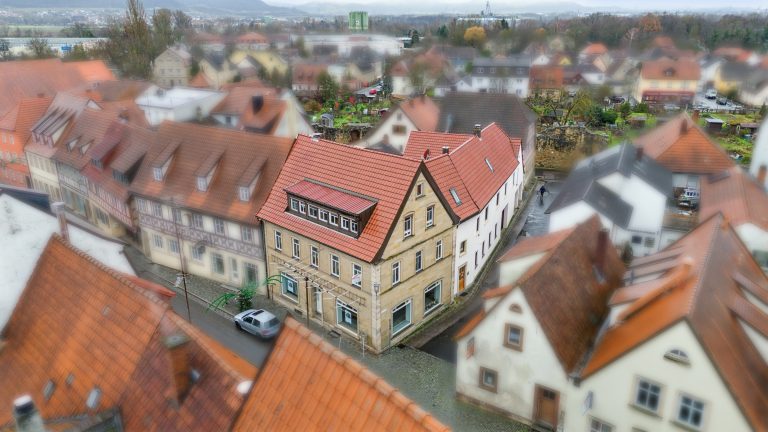 Immobilienangebot - Zeil am Main - Alle - Investition mit Potenzial: Wohn- und Geschäftshaus in Top-Lage von Zeil am Main