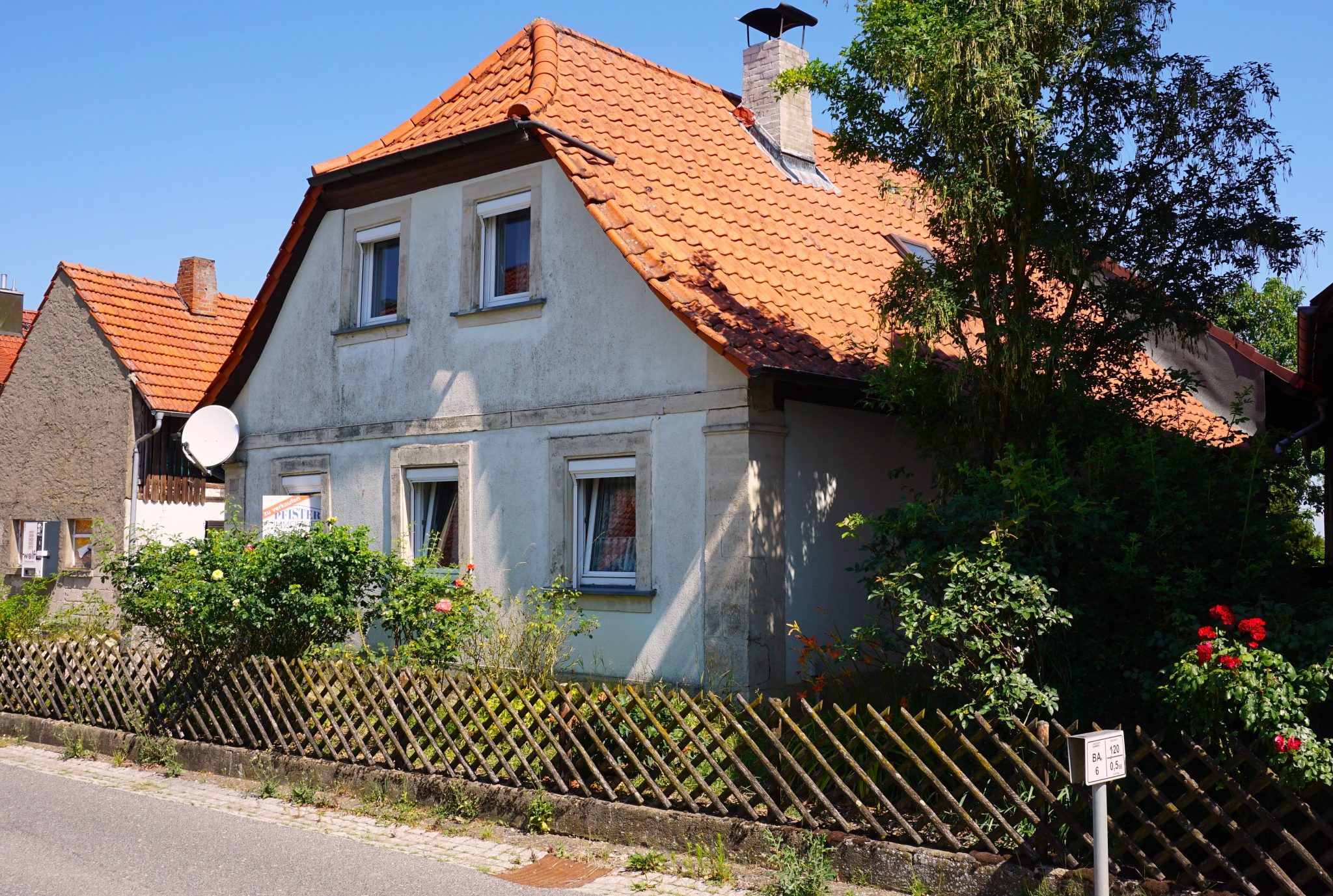 Immobilienangebot - Sassendorf - Alle - Denkmalgeschütztes Bauernhaus mit Nebengebäude und kleinem Garten in Sassendorf