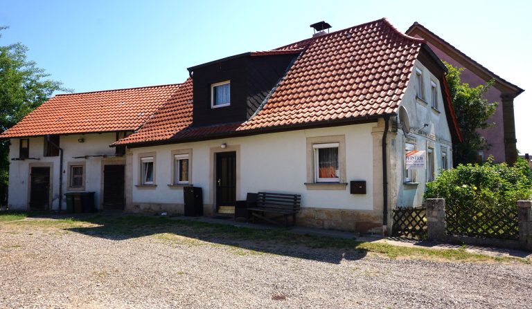 Immobilienangebot - Sassendorf - Alle - Denkmalgeschütztes Bauernhaus mit Nebengebäude und kleinem Garten in Sassendorf