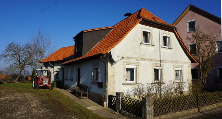 Immobilienangebot - Sassendorf - Alle - Sanierungsbedürftiges Bauernhaus mit Nebengebäude und kleinem Garten in Sassendorf