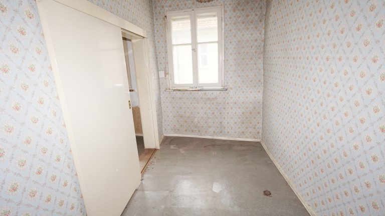 Immobilienangebot - Bamberg - Alle - Verkauf im Angebotsverfahren - stark sanierungsbedürftiges Stadthaus in Bambergs Sandgebiet