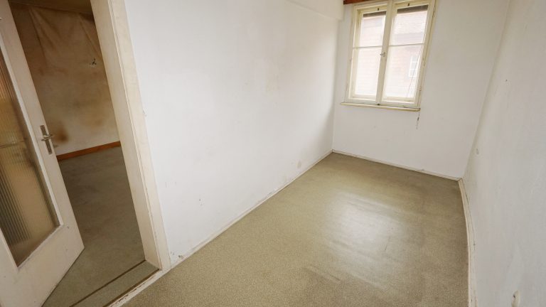 Immobilienangebot - Bamberg - Alle - Verkauf im Angebotsverfahren - stark sanierungsbedürftiges Stadthaus in Bambergs Sandgebiet
