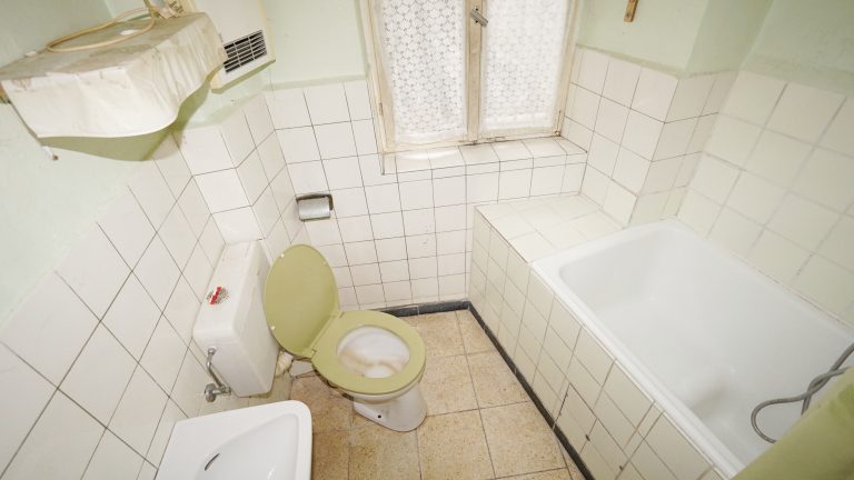 Immobilienangebot - Bamberg - Alle - Verkauf im Angebotsverfahren - stark sanierungsbedürftiges Stadthaus in Bambergs Sandgebiet