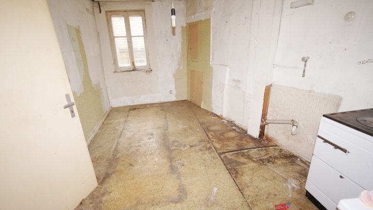 Immobilienangebot - Bamberg - Alle - Verkauf im Angebotsverfahren - stark sanierungsbedürftiges Stadthaus in Bambergs Sandgebiet