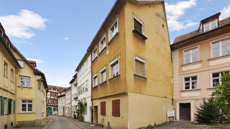 Immobilienangebot - Bamberg - Alle - Verkauf im Angebotsverfahren - stark sanierungsbedürftiges Stadthaus in Bambergs Sandgebiet