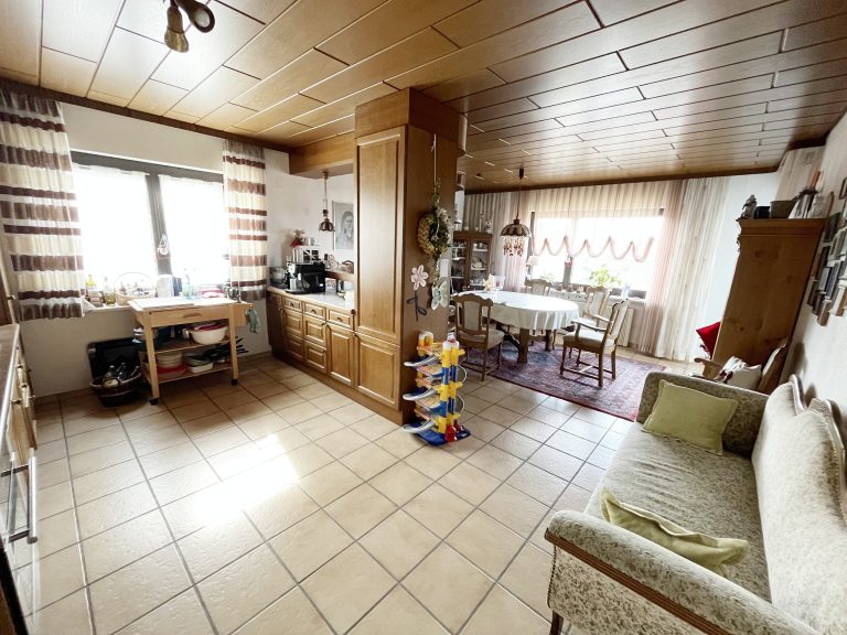Immobilienangebot - Oberaurach - Alle - Großzügiges Einfamilienhaus mit Einliegerwohnung und Ausbaureserve in Oberaurach OT