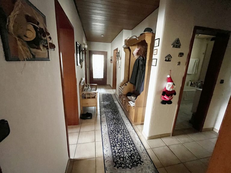 Immobilienangebot - Oberaurach - Alle - Großzügiges Einfamilienhaus mit Einliegerwohnung und Ausbaureserve in Oberaurach OT
