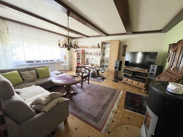 Immobilienangebot - Oberaurach - Alle - Großzügiges Einfamilienhaus mit Einliegerwohnung und Ausbaureserve in Oberaurach OT