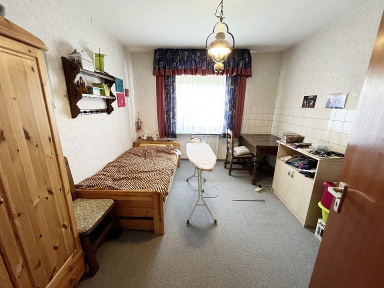 Immobilienangebot - Oberaurach - Alle - Großzügiges Einfamilienhaus mit Einliegerwohnung und Ausbaureserve in Oberaurach OT