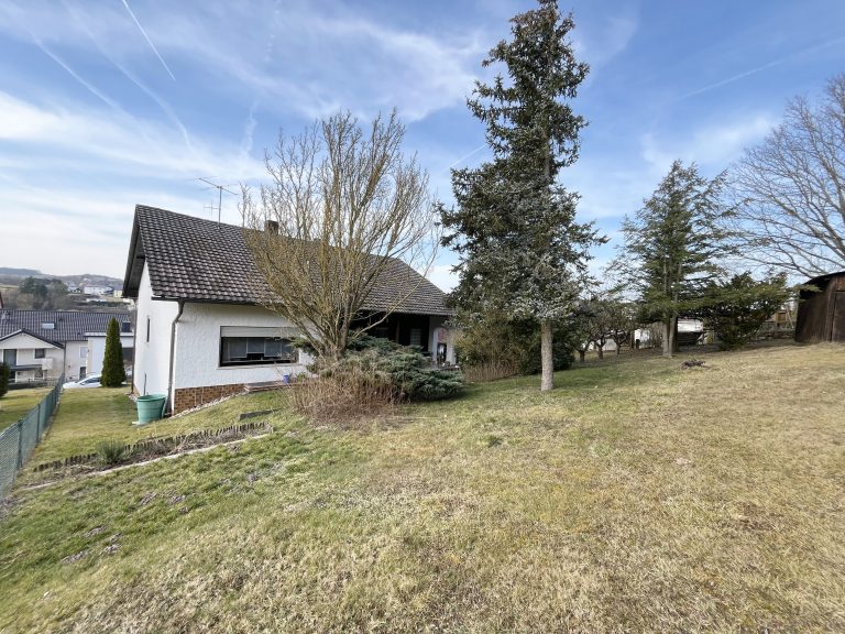 Immobilienangebot - Oberaurach - Alle - Großzügiges Einfamilienhaus mit Einliegerwohnung und Ausbaureserve in Oberaurach OT