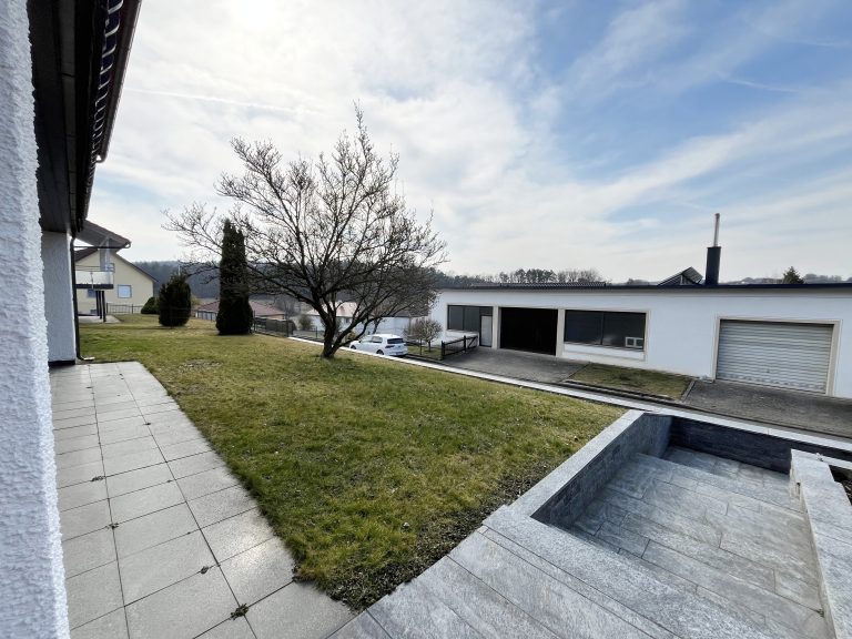 Immobilienangebot - Oberaurach - Alle - Großzügiges Einfamilienhaus mit Einliegerwohnung und Ausbaureserve in Oberaurach OT