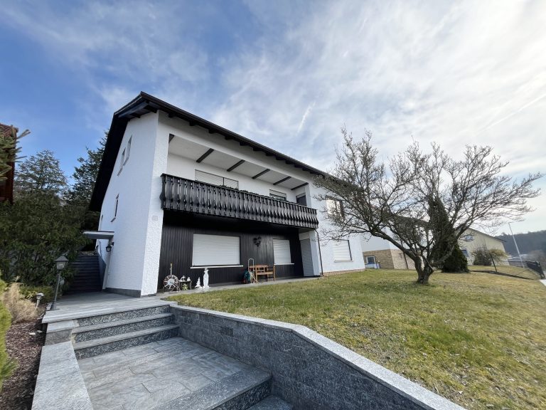 Immobilienangebot - Oberaurach - Alle - Großzügiges Einfamilienhaus mit Einliegerwohnung und Ausbaureserve in Oberaurach OT