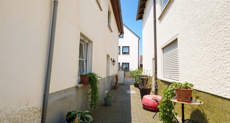 Immobilienangebot - Hallstadt - Alle - Zweifamilienhaus + Einliegerwohnung in zentraler Lage von Hallstadt