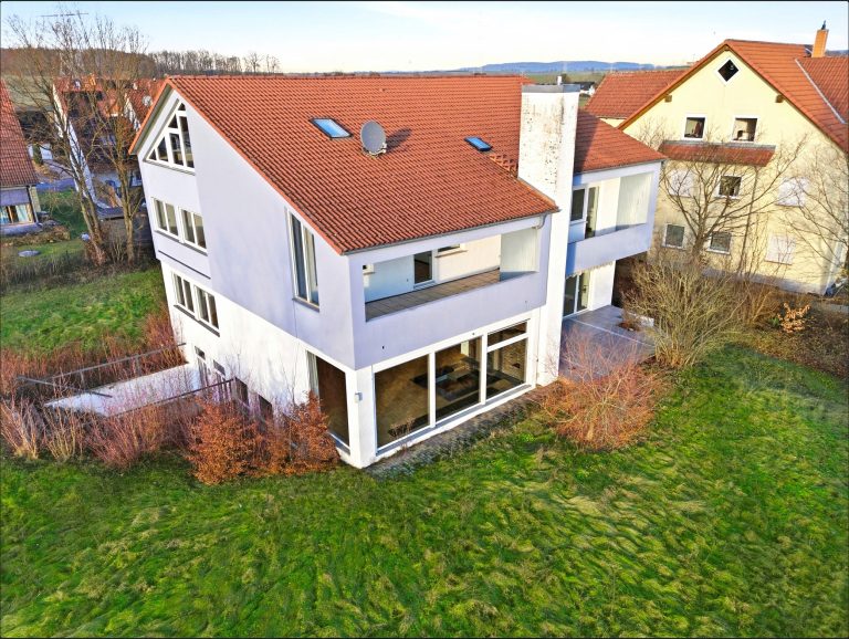 Immobilienangebot - Memmelsdorf - Alle - Individuelles Architektenhaus mit großzügigem Grundstück in Memmelsdorf OT