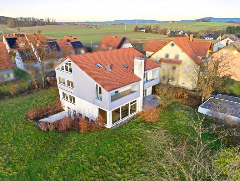 Immobilienangebot - Memmelsdorf - Alle - Individuelles Architektenhaus mit großzügigem Grundstück in Memmelsdorf OT