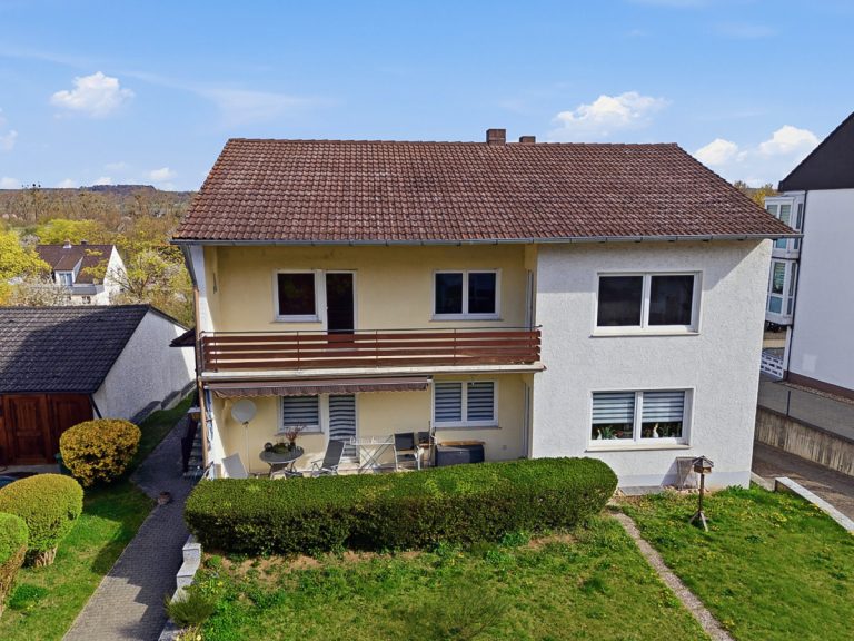 Immobilienangebot - Viereth-Trunstadt - Alle - Attraktives, modernisierungsbedürftiges Zweifamilienhaus in Viereth mit großem Garten/ teilvermietet