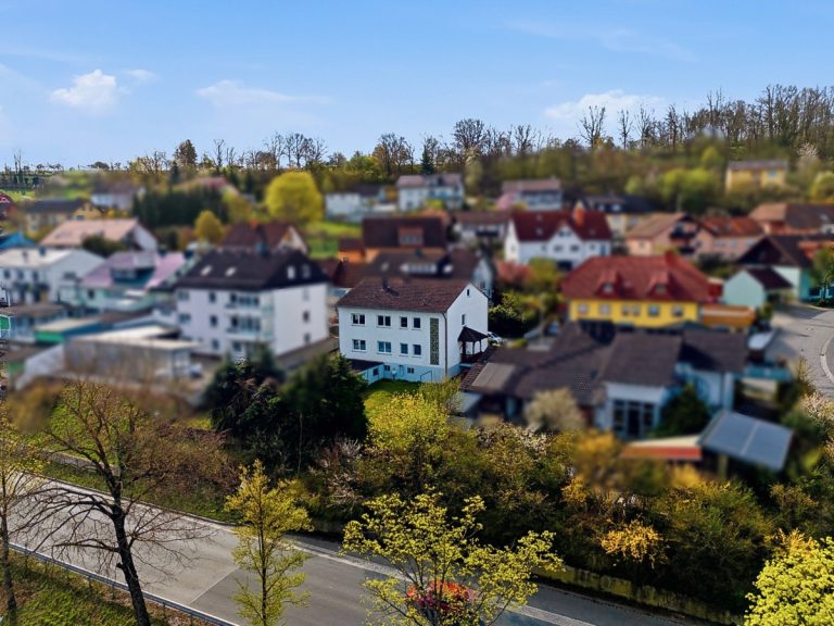 Immobilienangebot - Viereth-Trunstadt - Alle - Ein Zuhause mit Zukunft: Zweifamilienhaus in Viereth mit großem Garten