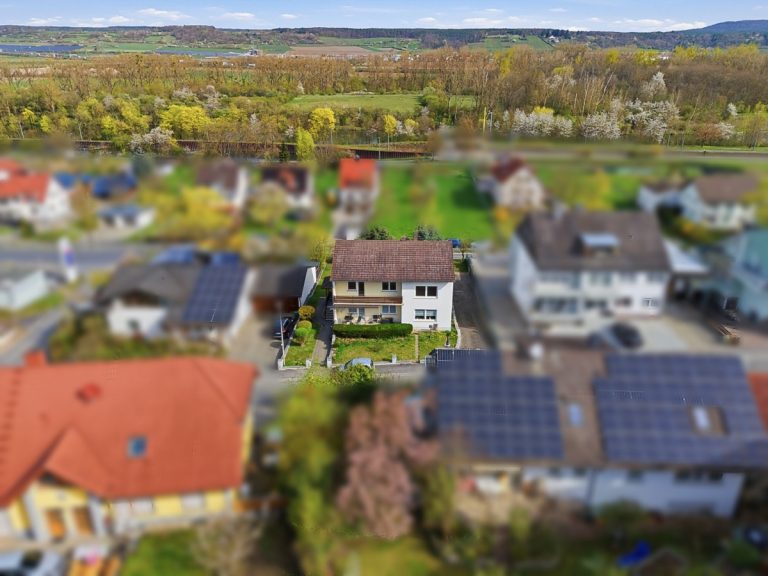 Immobilienangebot - Viereth-Trunstadt - Alle - Ein Zuhause mit Zukunft: Zweifamilienhaus in Viereth mit großem Garten