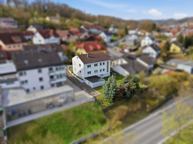 Immobilienangebot - Viereth-Trunstadt - Alle - Ein Zuhause mit Zukunft: Zweifamilienhaus in Viereth mit großem Garten