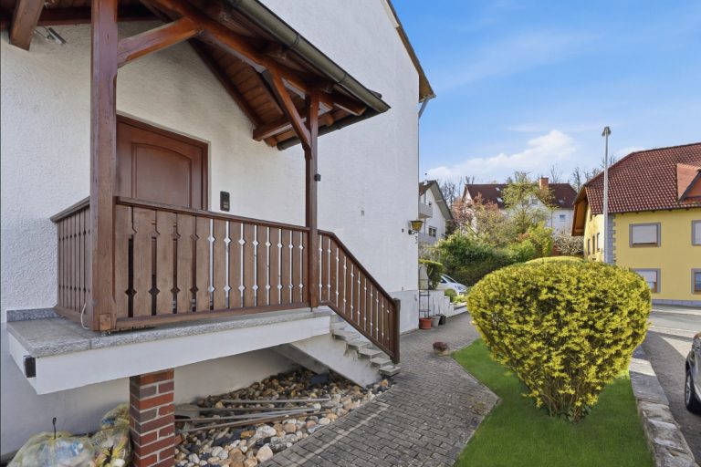 Immobilienangebot - Viereth-Trunstadt - Alle - Ein Zuhause mit Zukunft: Zweifamilienhaus in Viereth mit großem Garten