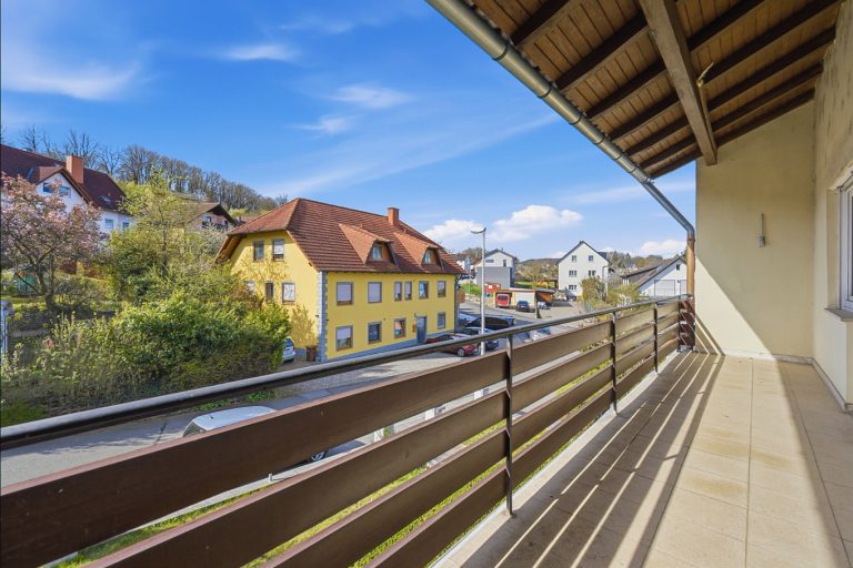 Immobilienangebot - Viereth-Trunstadt - Alle - Ein Zuhause mit Zukunft: Zweifamilienhaus in Viereth mit großem Garten