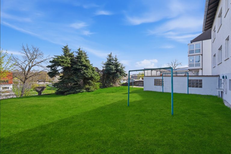 Immobilienangebot - Viereth-Trunstadt - Alle - Ein Zuhause mit Zukunft: Zweifamilienhaus in Viereth mit großem Garten