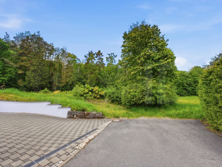Immobilienangebot - Eltmann - Alle - Großes Baugrundstück in traumhafter Ortsrandlage-Eltmann
