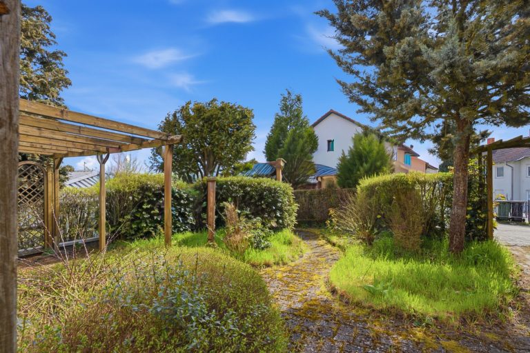 Immobilienangebot - Bischberg - Alle - Großzügiges Zweifamilienhaus in Bischberg