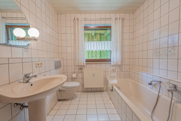 Immobilienangebot - Rattelsdorf - Alle - Gepflegtes Zweifamilienhaus in schöner Ortsrandlage von Rattelsdorf