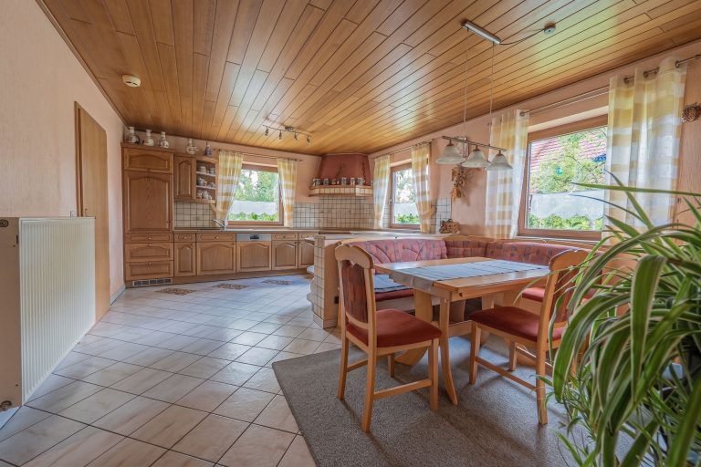 Immobilienangebot - Rattelsdorf - Alle - Gepflegtes Zweifamilienhaus in schöner Ortsrandlage von Rattelsdorf