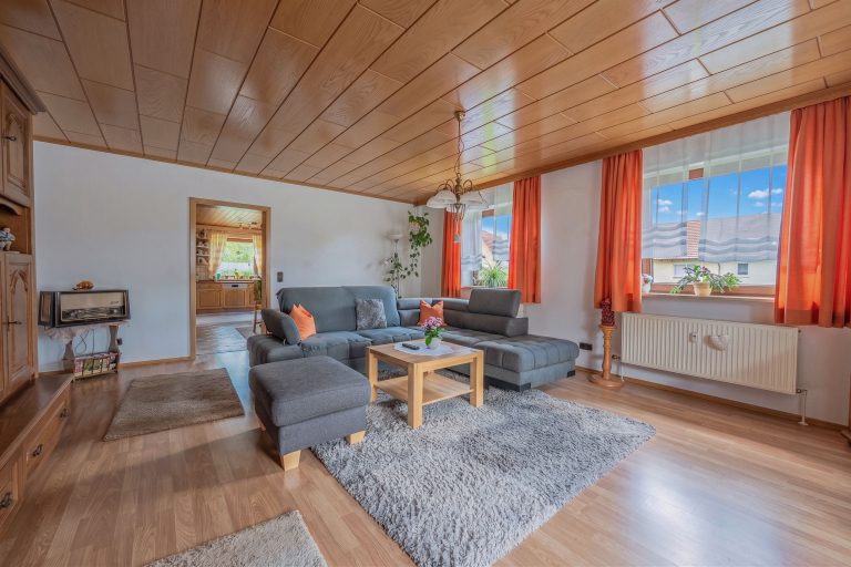 Immobilienangebot - Rattelsdorf - Alle - Gepflegtes Zweifamilienhaus in schöner Ortsrandlage von Rattelsdorf