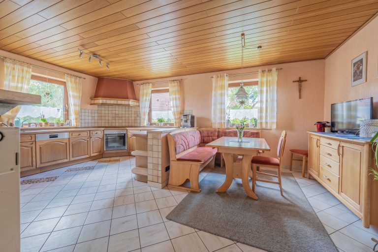 Immobilienangebot - Rattelsdorf - Alle - Gepflegtes Zweifamilienhaus in schöner Ortsrandlage von Rattelsdorf