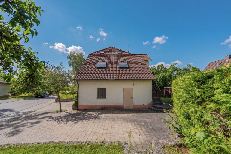 Immobilienangebot - Rattelsdorf - Alle - Gepflegtes Zweifamilienhaus in schöner Ortsrandlage von Rattelsdorf