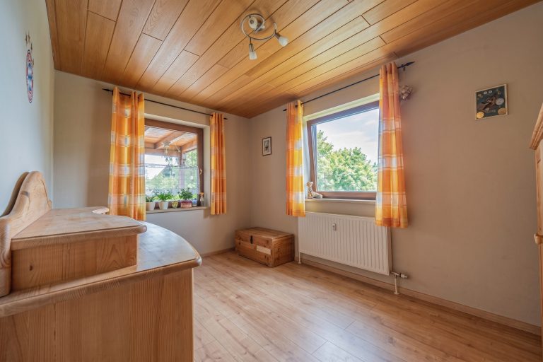 Immobilienangebot - Rattelsdorf - Alle - Gepflegtes Zweifamilienhaus in schöner Ortsrandlage von Rattelsdorf