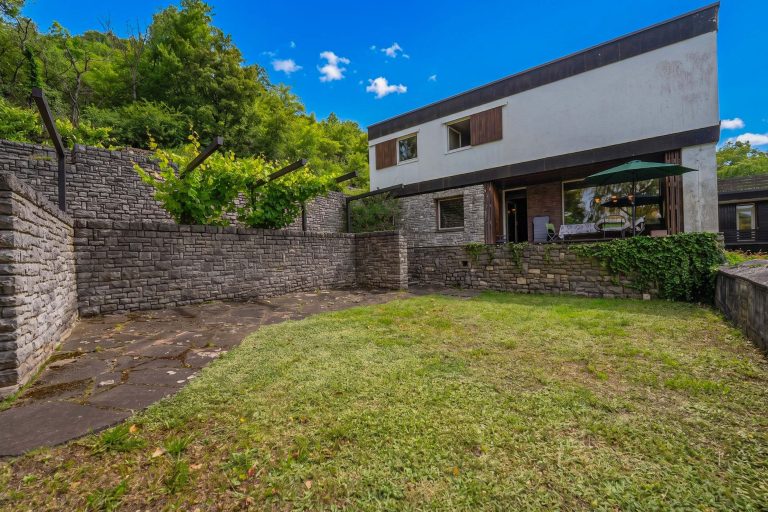 Immobilienangebot - Eltmann - Alle - Ein Ort für Visionen - Gebäudeensemble in traumhafter Lage unterhalb der Wallburg