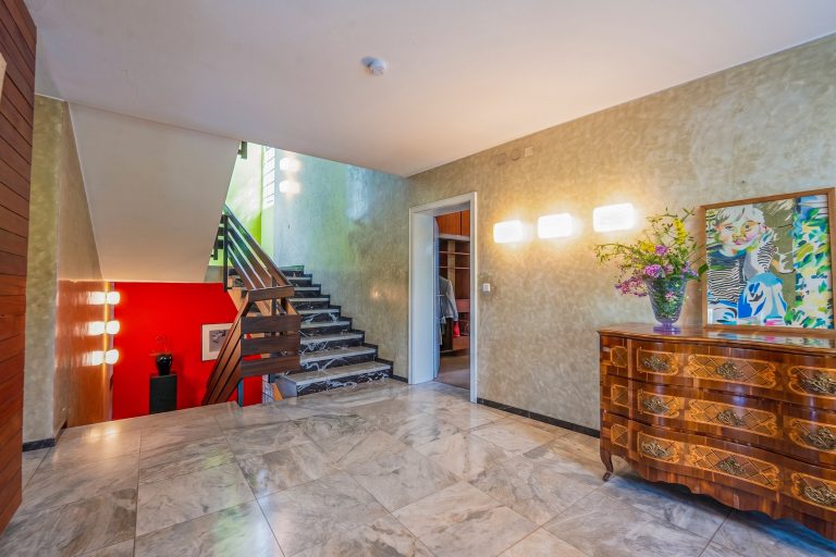 Immobilienangebot - Eltmann - Alle - Ein Ort für Visionen - Gebäudeensemble in traumhafter Lage unterhalb der Wallburg