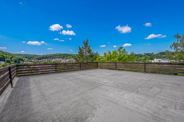 Immobilienangebot - Eltmann - Alle - Ein Ort für Visionen - Gebäudeensemble in traumhafter Lage unterhalb der Wallburg