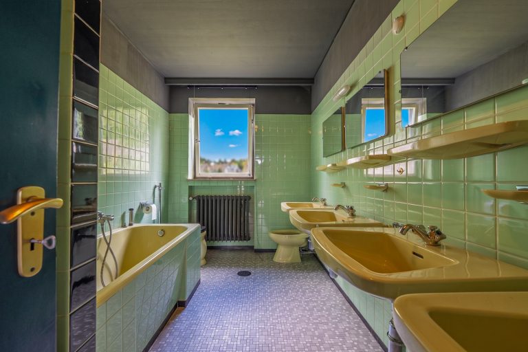 Immobilienangebot - Eltmann - Alle - Ein Ort für Visionen - Gebäudeensemble in traumhafter Lage unterhalb der Wallburg