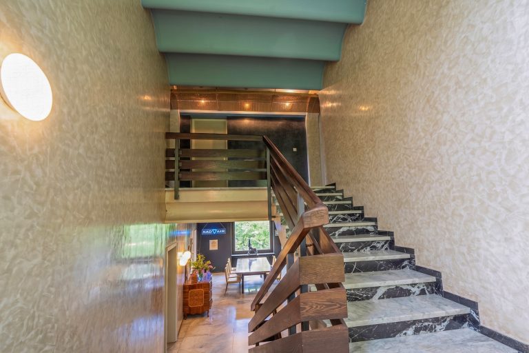 Immobilienangebot - Eltmann - Alle - Ein Ort für Visionen - Gebäudeensemble in traumhafter Lage unterhalb der Wallburg