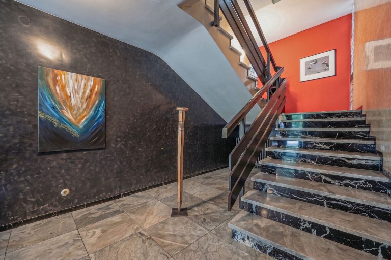 Immobilienangebot - Eltmann - Alle - Ein Ort für Visionen - Gebäudeensemble in traumhafter Lage unterhalb der Wallburg